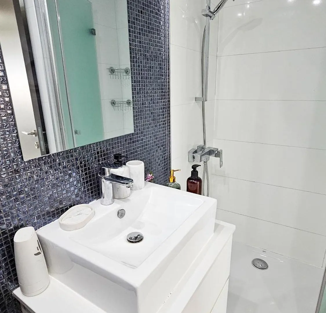 Seaview Business Hub Apartment ラルナカ